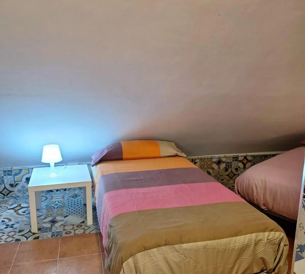 Quarto em Acomodações Particulares Buhardilla Andaluza Con Piscina Compartida Apartamento Bollullos de la Mitacion Espanha